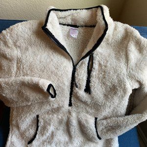 cozy pullover with front zipper with black details